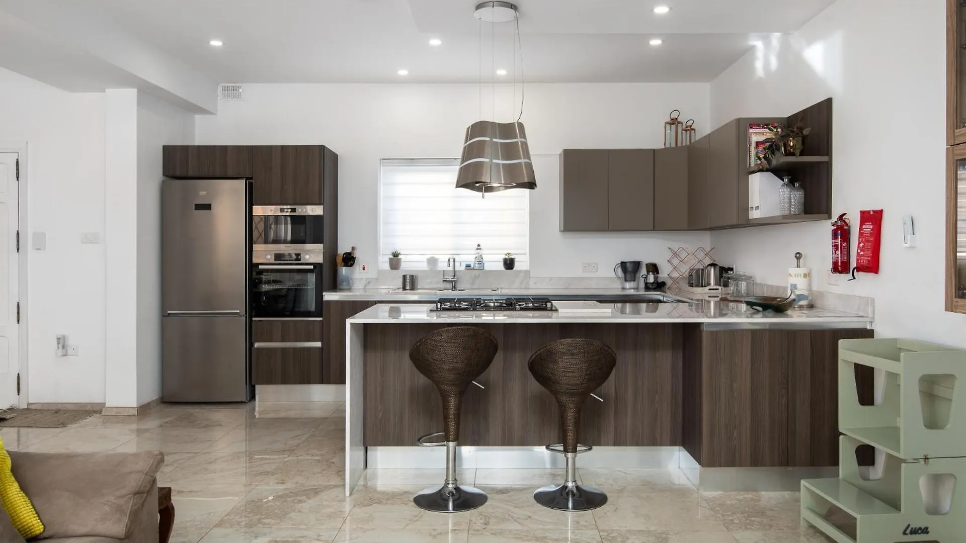Family-Friendly Spacious Townhouse With Garden - Close To Airport location