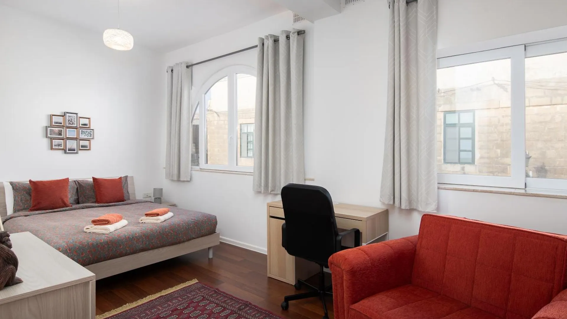 Family-Friendly Spacious Townhouse With Garden - Close To Airport Gudja