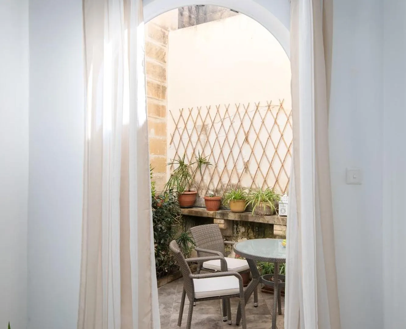 Family-Friendly Spacious Townhouse With Garden - Close To Airport Gudja Apartment