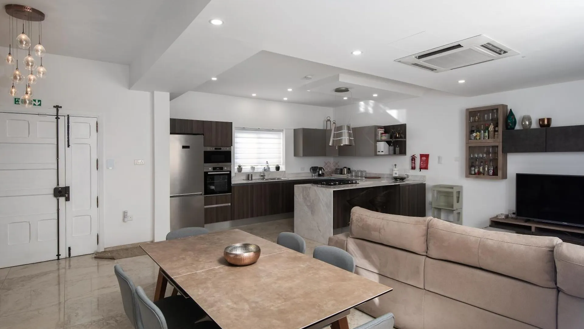 Family-Friendly Spacious Townhouse With Garden - Close To Airport Gudja 0*,  Malta